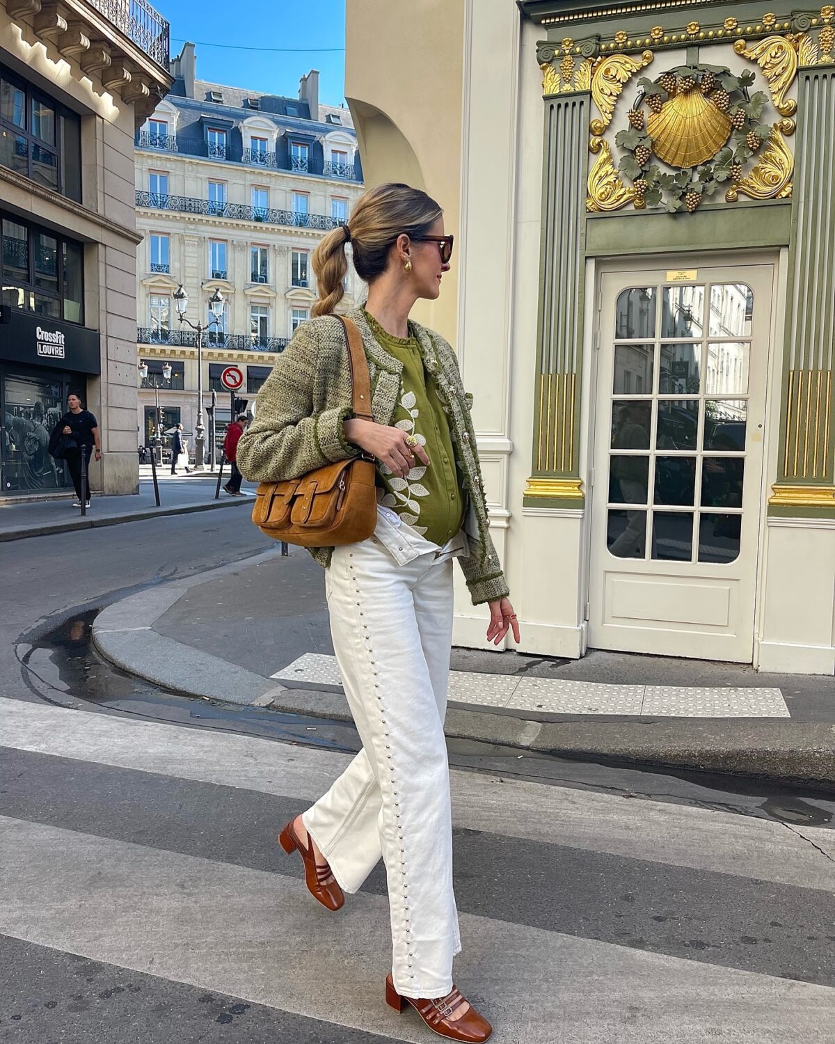 Pregnancy style: 3 outfits για κομψές και άνετες εμφανίσεις στην εγκυμοσύνη