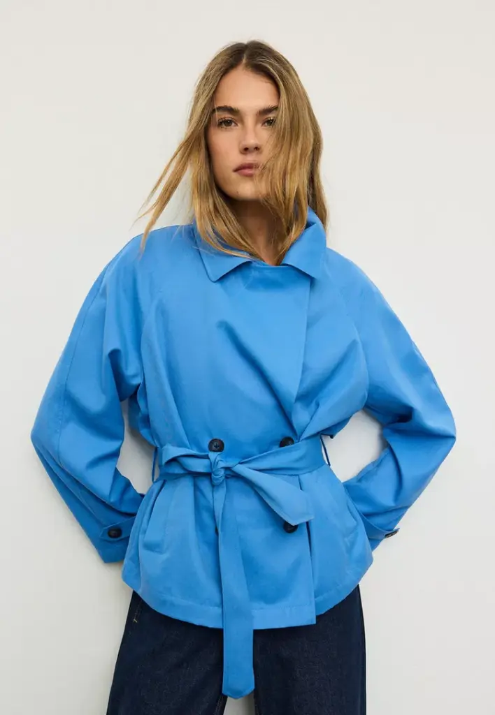 Κοντή, ριχτη καμπάρντινα με ζώνη – Stradivarius