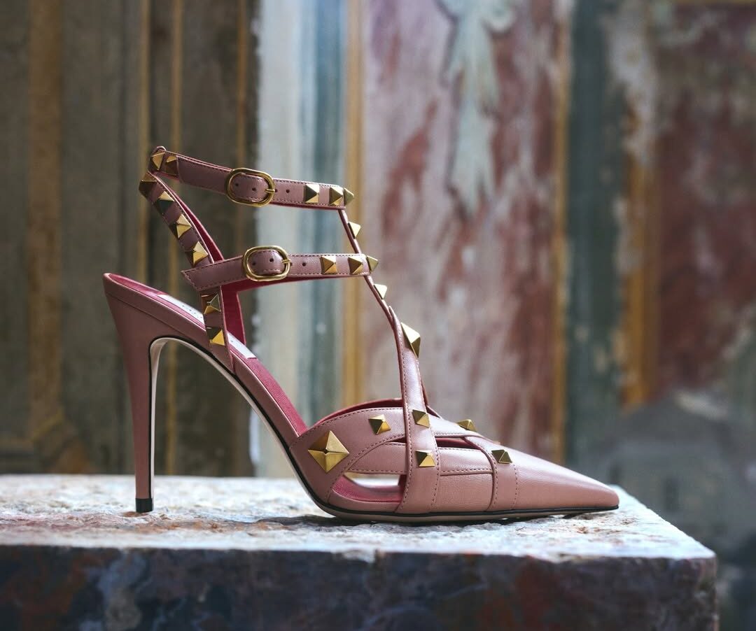 Valentino Rockstud: Η επιστροφή των iconic pumps στη μεγάλη οθόνη δεν προκάλεσε τις αναμενόμενες αντιδράσεις