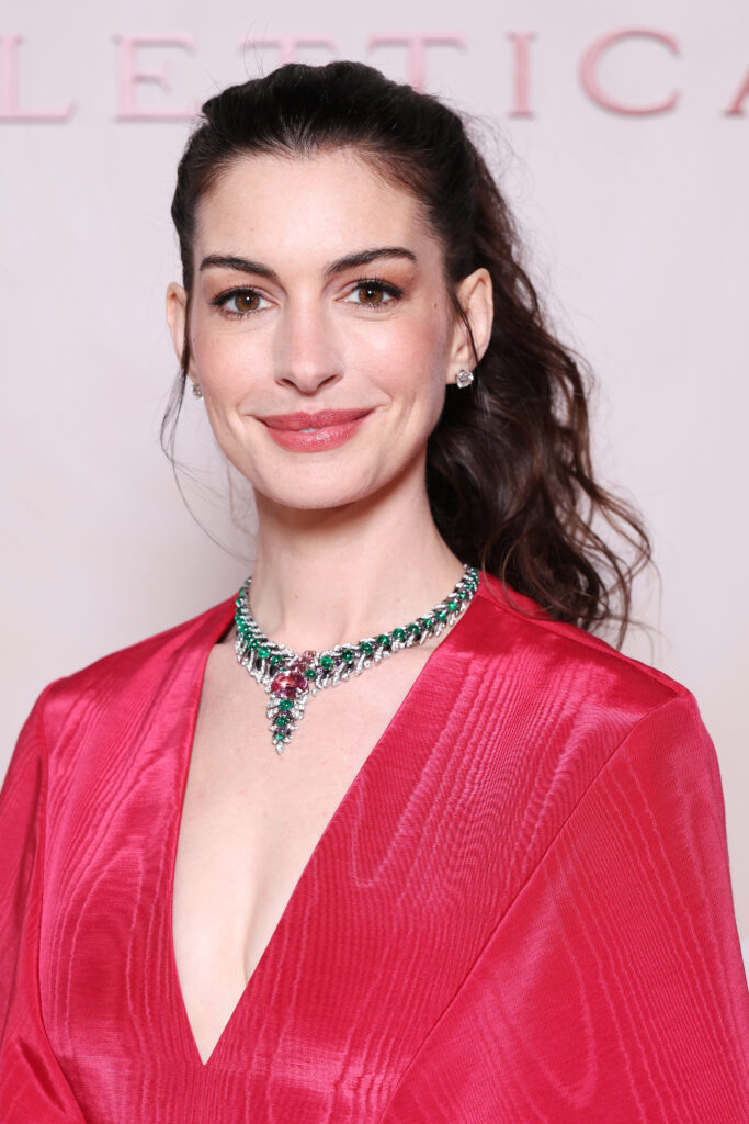 Η Anne Hathaway στο Μιλάνο για τη συλλογή του Bvlgari.