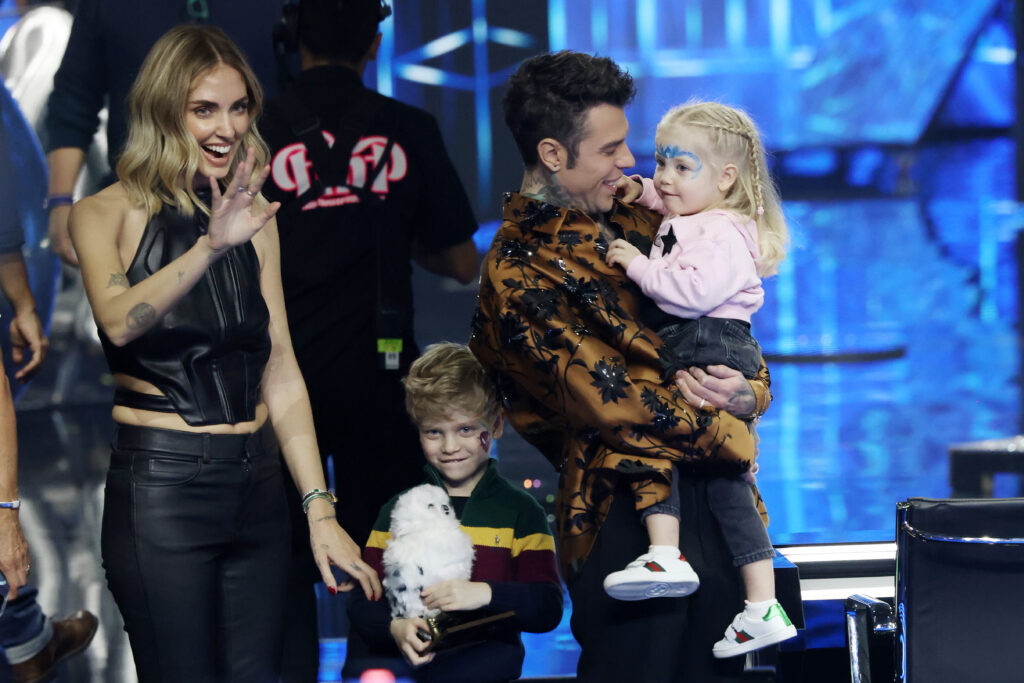 Fedez και Chiara Ferragni με τα παιδιά τους. 