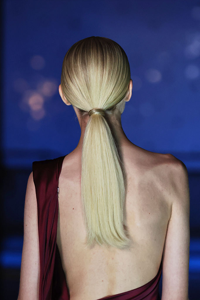 Mε αυτή τη DIY μάσκα μαλλιών θα πεις αντίο στη λιπαρότητα