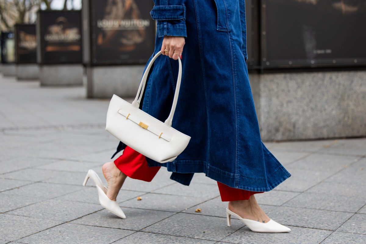 Οδηγός αγοράς: 10+1 stylish mules που θα φοράς από το πρωί ως το βράδυ