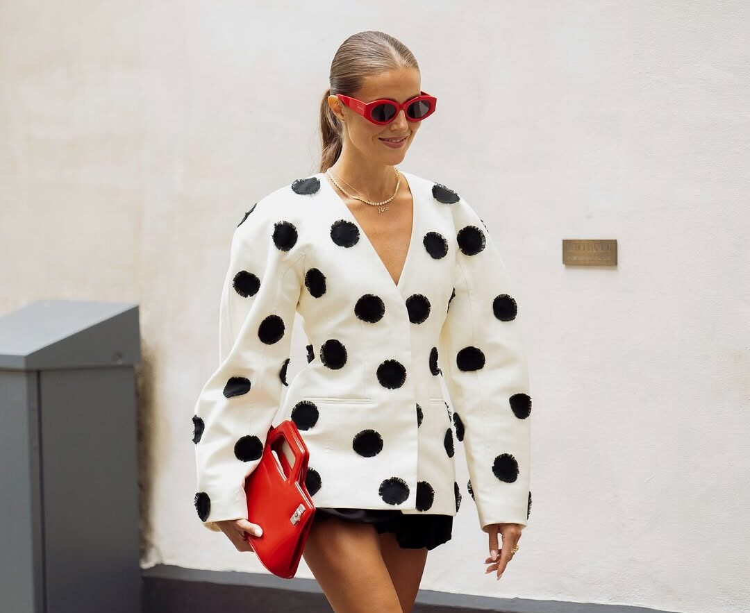 Polka dots: Η sophisticated πινελιά που δίνει χαρακτήρα σε κάθε εμφάνιση