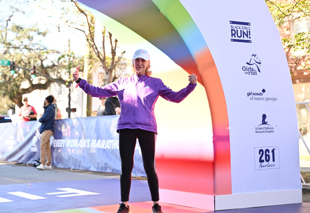 H Kathrine Switzer στο Μαραθώνιο της Σαβάνας στην πολιτεία της Τζιόρτζια των ΗΠΑ.