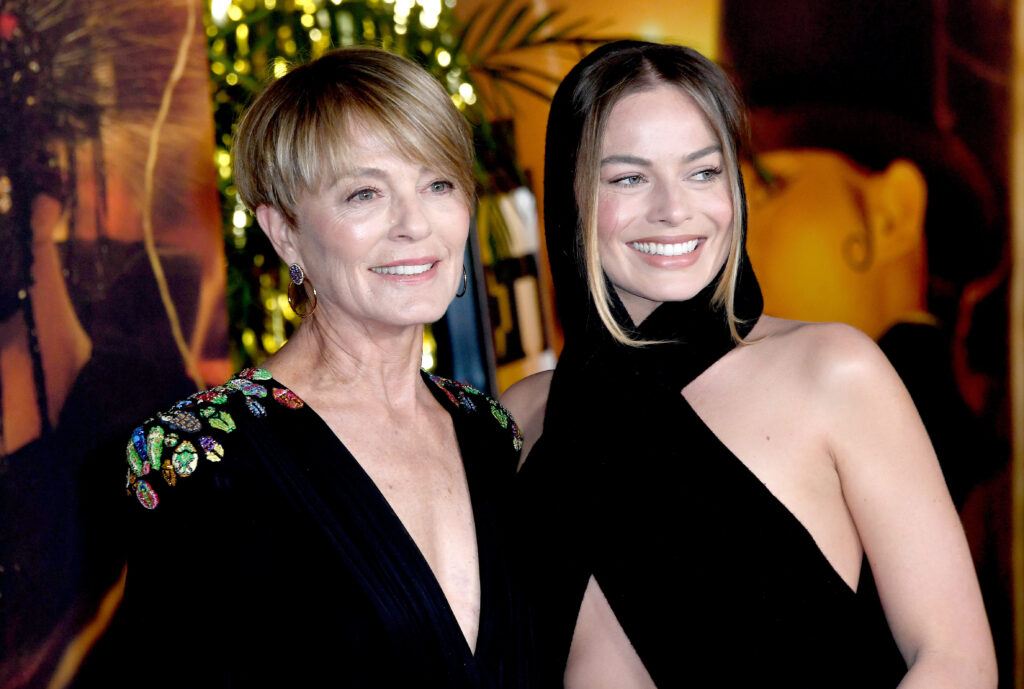 H Margot Robbie και η μαμά της.