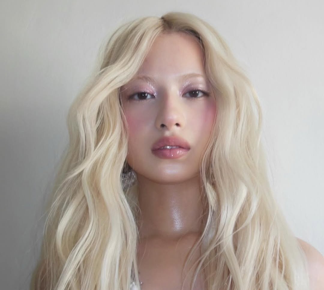 Cherry blossom makeup: Πώς θα πετύχεις το πιο viral μακιγιάζ της Άνοιξης