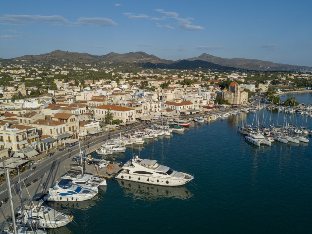 Το λιμάνι της Αίγινας. 