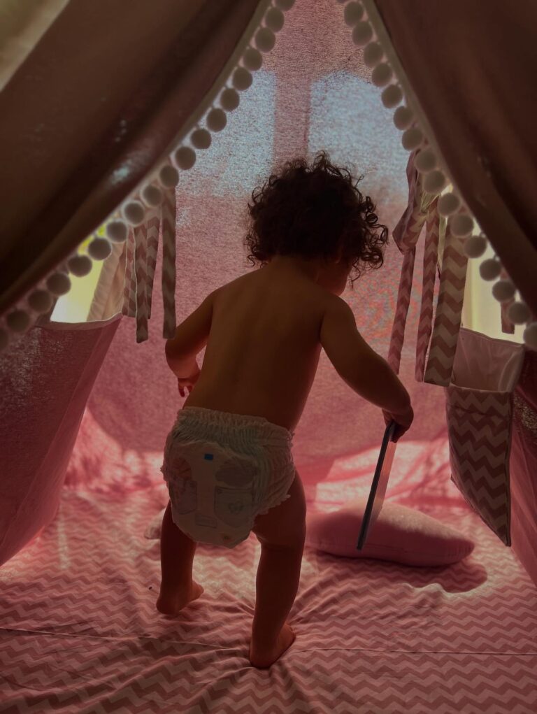 Teepee παιδική σκηνή για το σπίτι της Δανάη Μιχαλάκη και του Γιώργου Παπαγεωργίου.