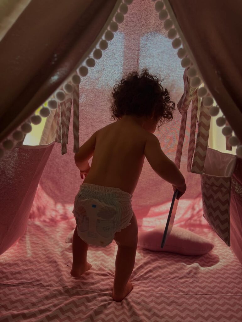 Teepee παιδική σκηνή για το σπίτι της Δανάη Μιχαλάκη και του Γιώργου Παπαγεωργίου.