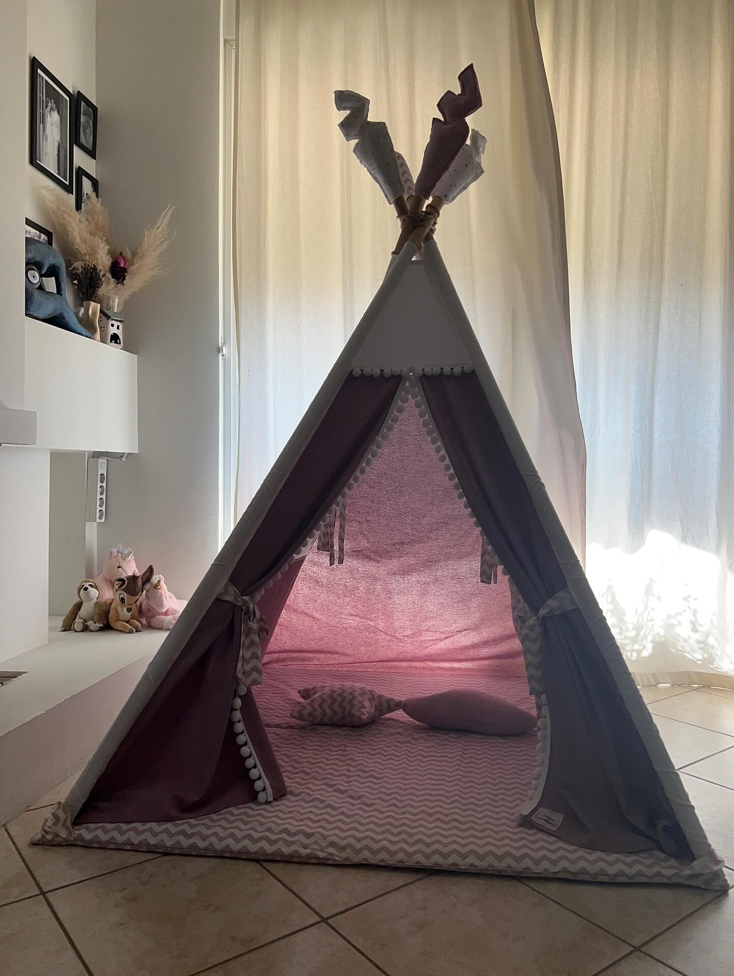 Teepee παιδική σκηνή για το σπίτι της Δανάη Μιχαλάκη και του Γιώργου Παπαγεωργίου.