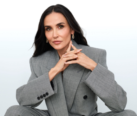 Demi Moore: «Η ομορφιά είναι μια πράξη αυτοαγάπης»