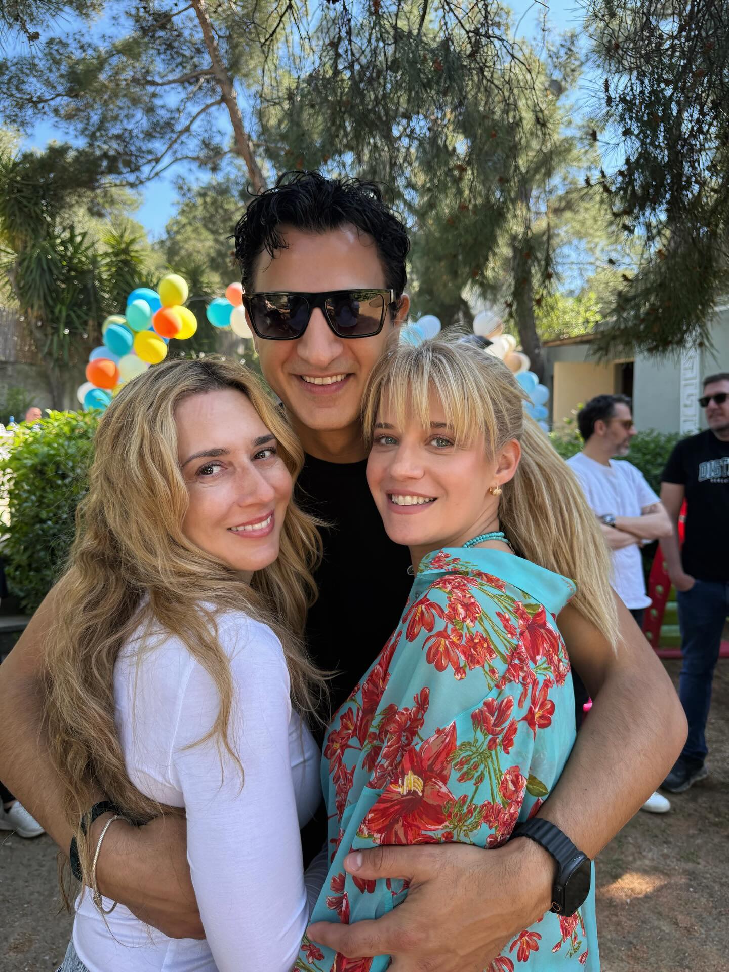 Η Τζένη Θεωνά και ο Δήμος Αναστασιάδης στα γενέθλια του γιού της, Αρίωνα.