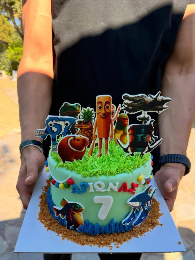 Η τούρτα από το πάρτι του Αρίωνα.