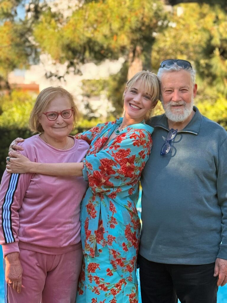 Η Τζένη Θεωνά στα γενέθλια του γιού της, Αρίωνα.