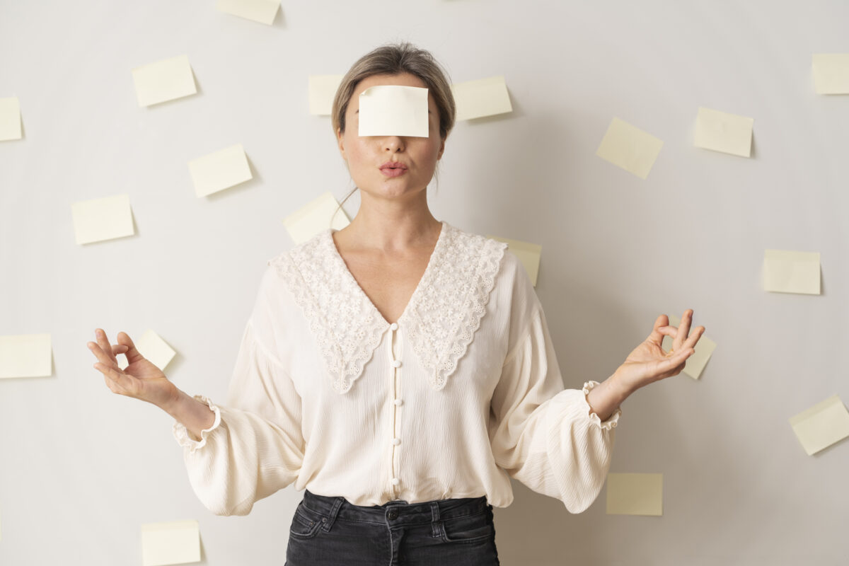 Γυναίκα έχει πολλές υποχρεώσεις.