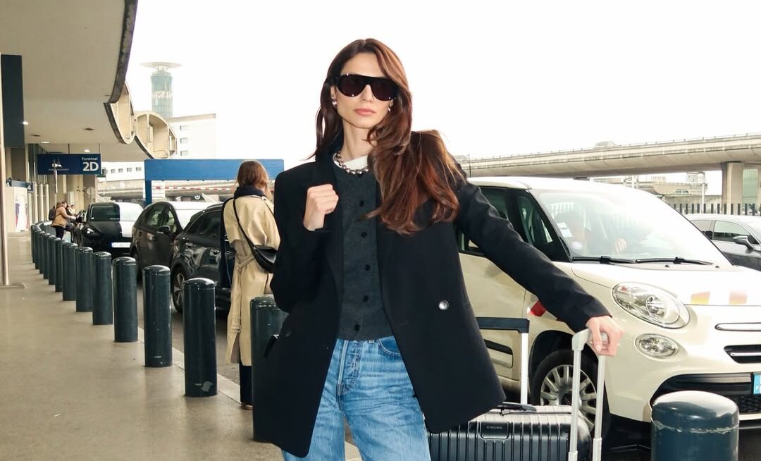 Get travel ready: Πώς η Ηλιάνα Παπαγεωργίου δείχνει κομψή και άνετη όταν ταξιδεύει