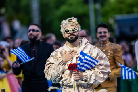 O Akylas στο Τιρκουάζ Χαλί στη Βιέννη για τη Eurovision 2026.