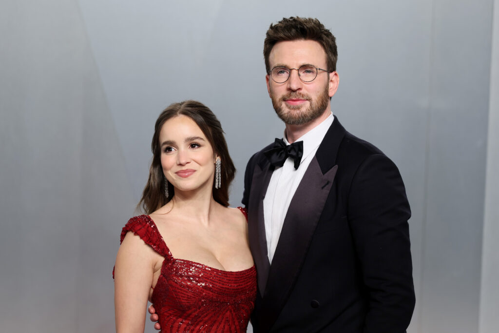Chris Evans και Alba Baptista 
