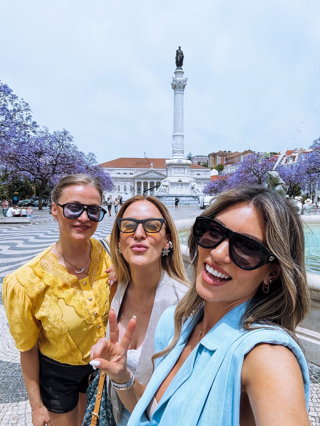 Αθηνά Οικονομάκου στο bachelorette της στην Λισαβόνα.