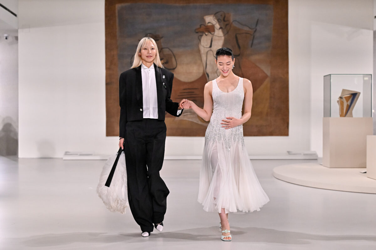 Sora Choi: Το supermodel που επαναπροσδιόρισε τη συμπερίληψη στο runway του οίκου Chanel