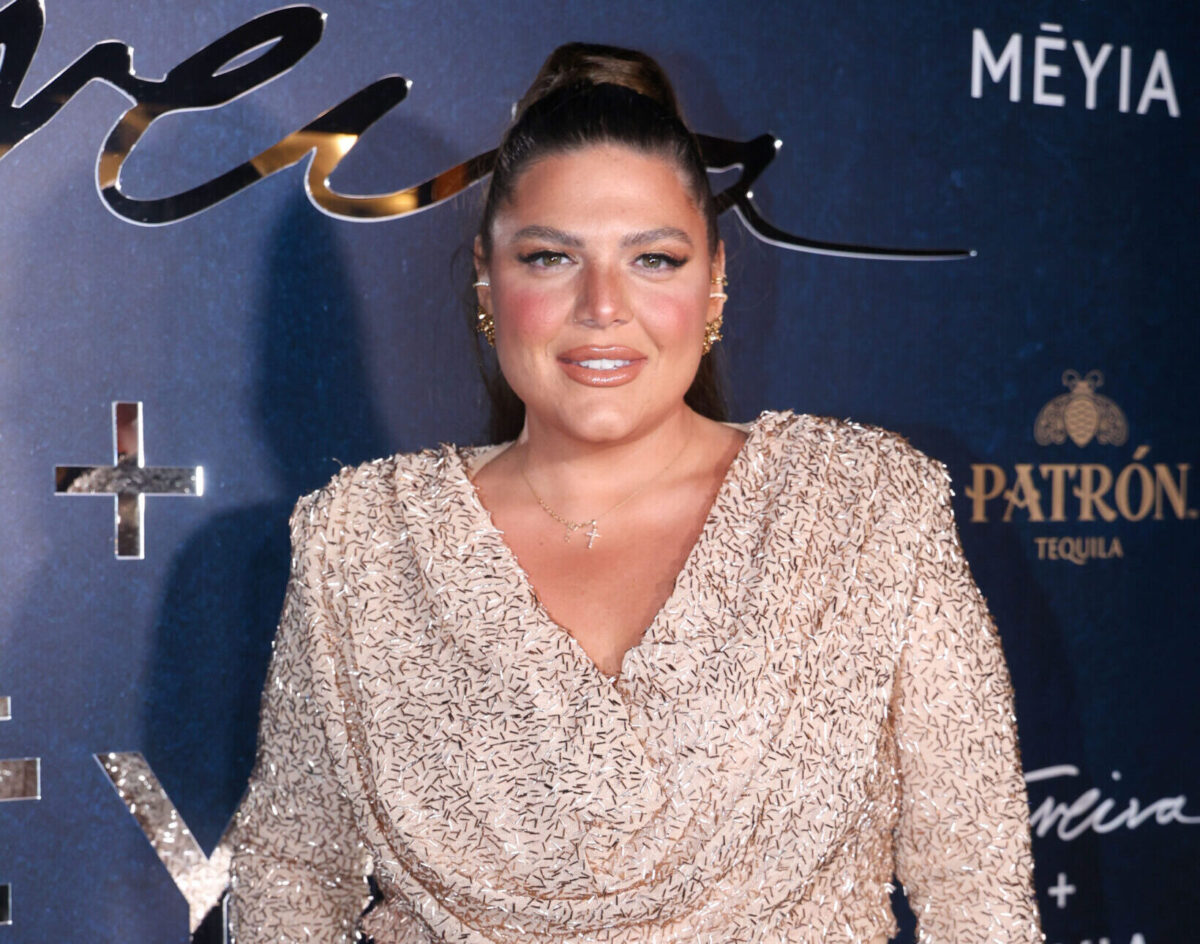 Δανάη Μπάρκα: Το elevated party look με βερμούδα που έκλεψε τις εντυπώσεις σε βραδινή έξοδο