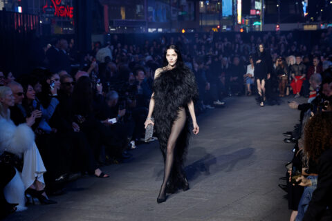 Gucci Cruise 2027: Η «GucciCore» συλλογή του Demna έφερε την ιταλική φινέτσα στην Times Square