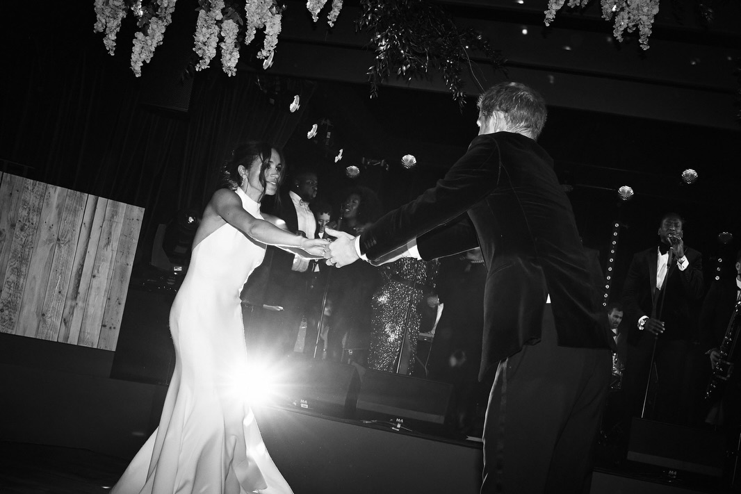 Meghan Markle και πρίγκιπας Harry. Επέτειος γάμου. Αδημοσίευτες φωτογραφίες από το γάμο.