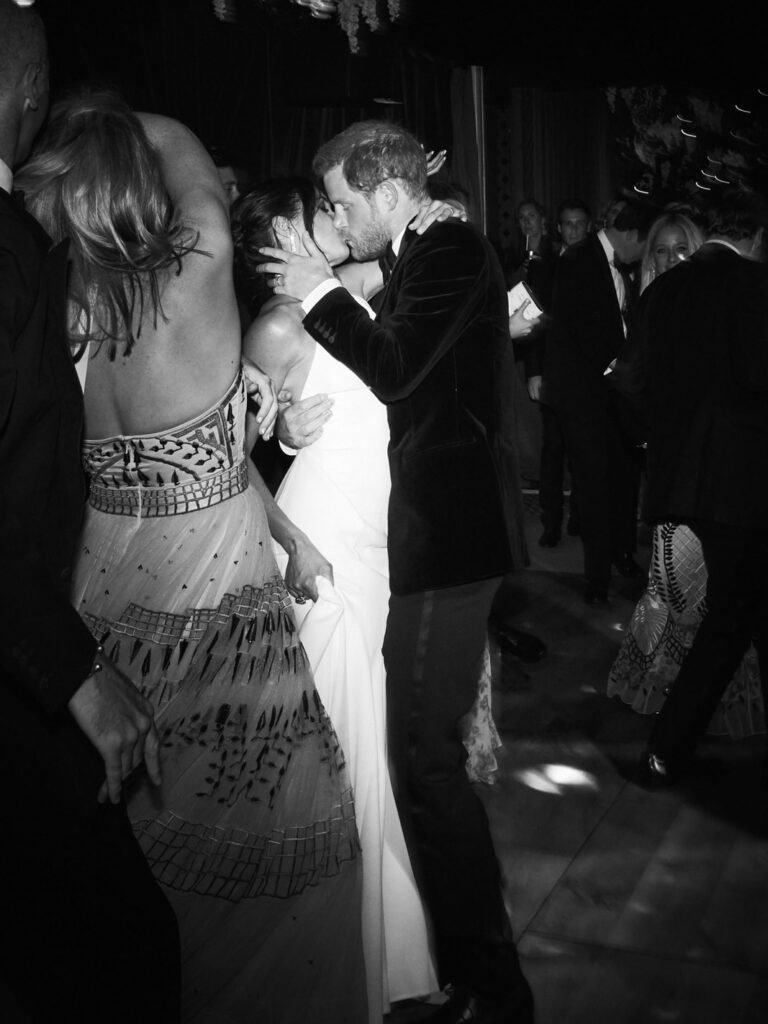 Meghan Markle και πρίγκιπας Harry. Επέτειος γάμου. Αδημοσίευτες φωτογραφίες από το γάμο.