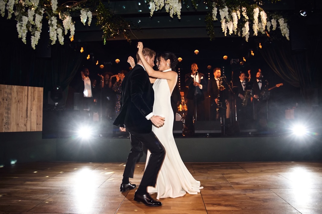Meghan Markle και πρίγκιπας Harry. Επέτειος γάμου. Αδημοσίευτες φωτογραφίες από το γάμο.