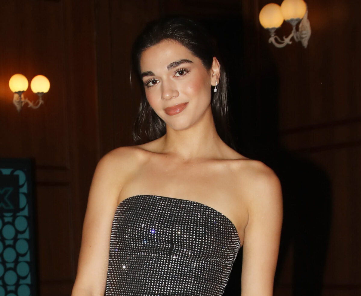 Η Μελίνα Νικολαΐδη με strapless embellished φόρεμα – Τέλειο για βραδινή έξοδο!