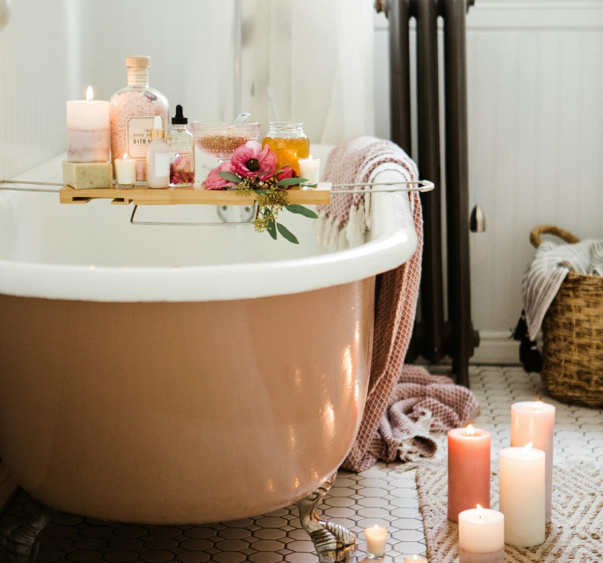Selfcare Sunday: Φτιάξε ένα χαλαρωτικό milk bath τριαντάφυλλο