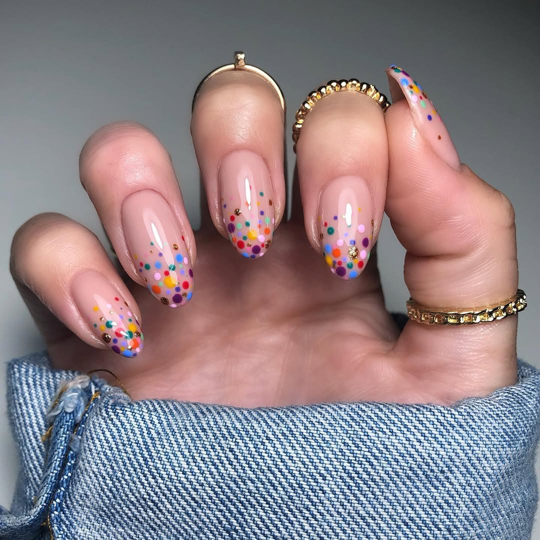 Polka dot nails: 10 trendy ιδέες για το επόμενο mani σου
