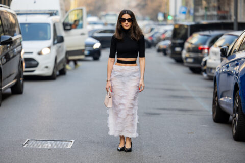 Sheer skirt: Το κομμάτι «κλειδί» των 90s για το απόλυτο see-through σύνολο