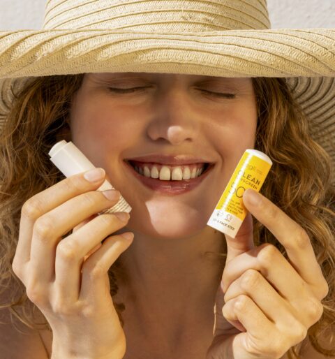 H Aegli Premium Organics υπογράφει το τέλειο, clean αντηλιακό στικ για τα χείλη!