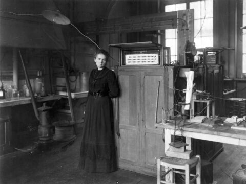 Η Marie Curie στο εργαστήριό της