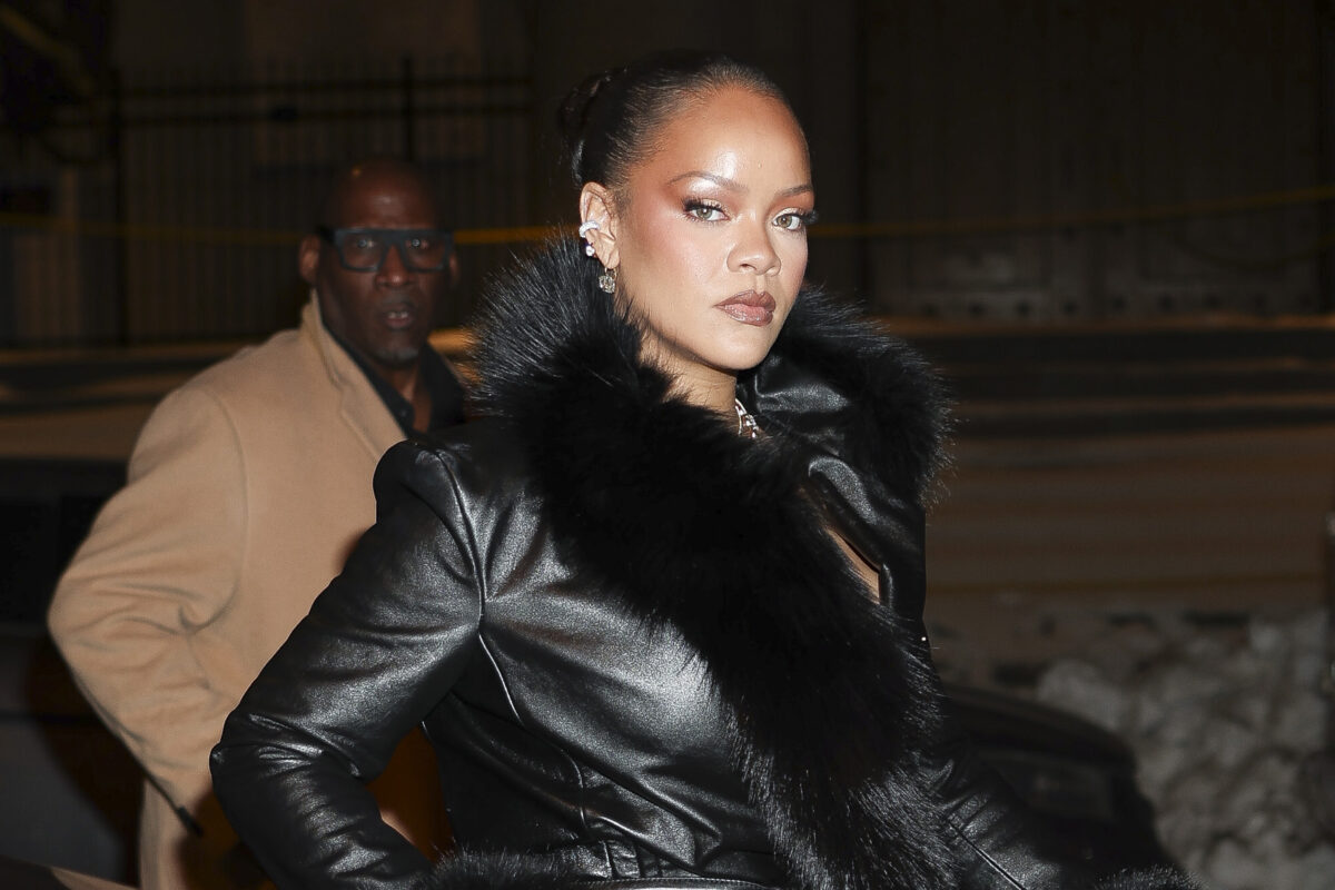Rihanna: Γιατί όλοι μιλούν για τα νέα milky white νύχια της;