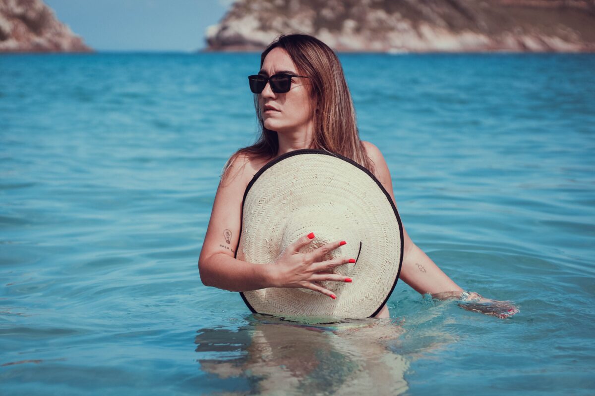 Summer burnout: Γιατί τελικά το καλοκαίρι μάς αγχώνει περισσότερο απ’ όσο παραδεχόμαστε;