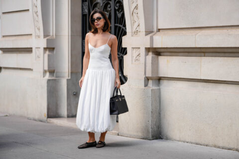 Τα drop-waist dresses έρχονται να ανανεώσουν την καλοκαιρινή γκαρνταρόμπα με τον πιο κολακευτικό τρόπο