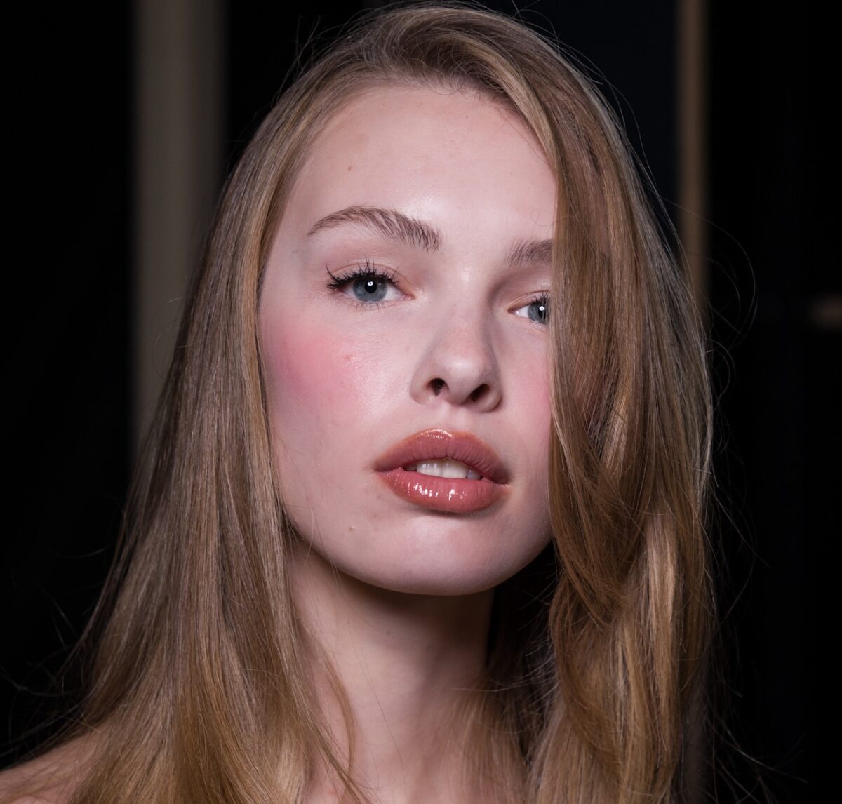 Glow up με ροδόνερο: 5 beauty hacks που πρέπει να δοκιμάσεις