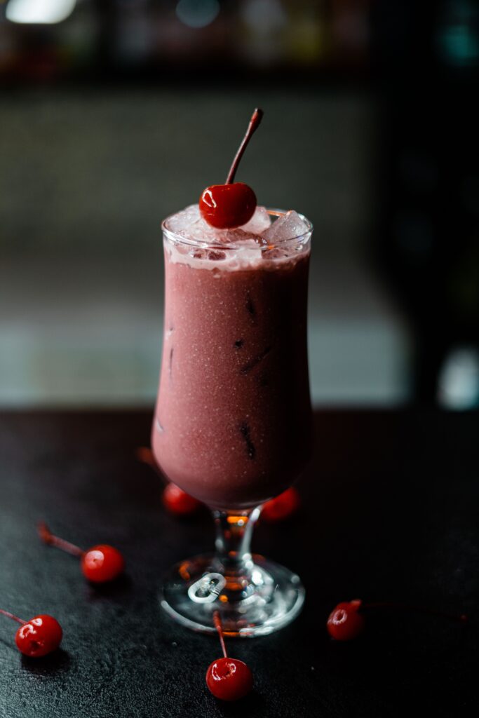 Smoothie με κεράσι και δυόσμο.