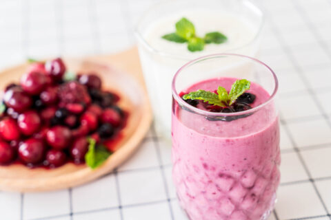 Smoothie με κεράσι και δυόσμο.