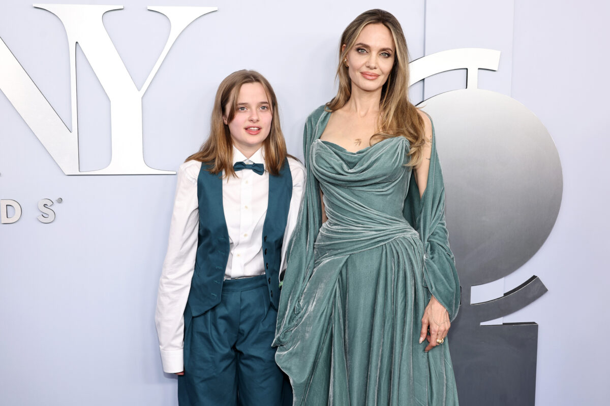 Η Vivienne Jolie και η Angelina Jolie.