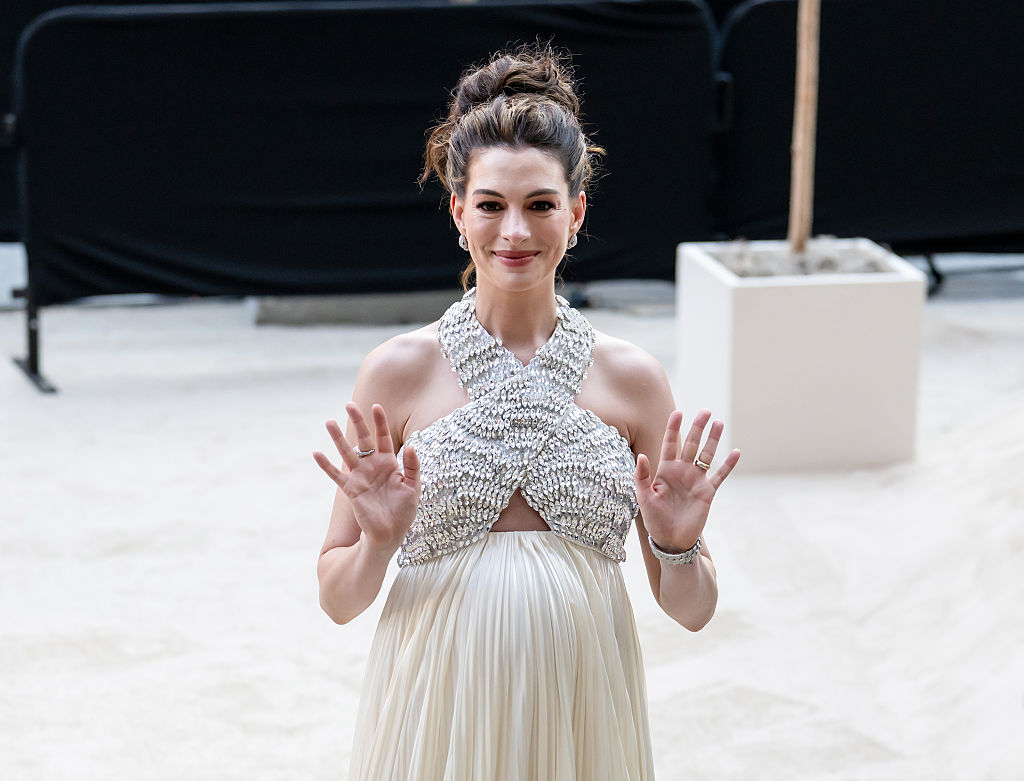 H Anne Hathaway