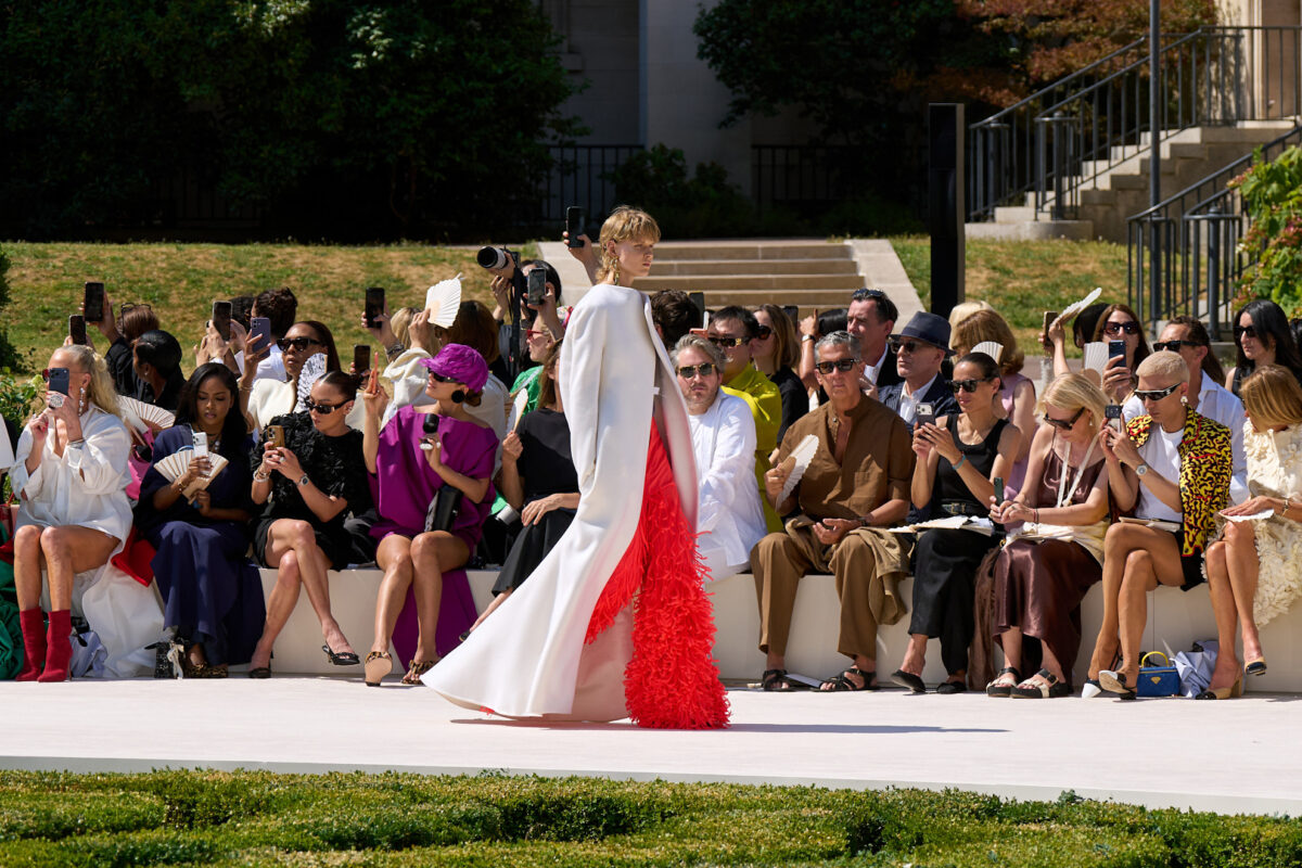 Balenciaga HC FW26: Το ντεμπούτο του Pierpaolo Piccioli ήταν το απόλυτο blend δραματικότητας και ρομαντισμού
