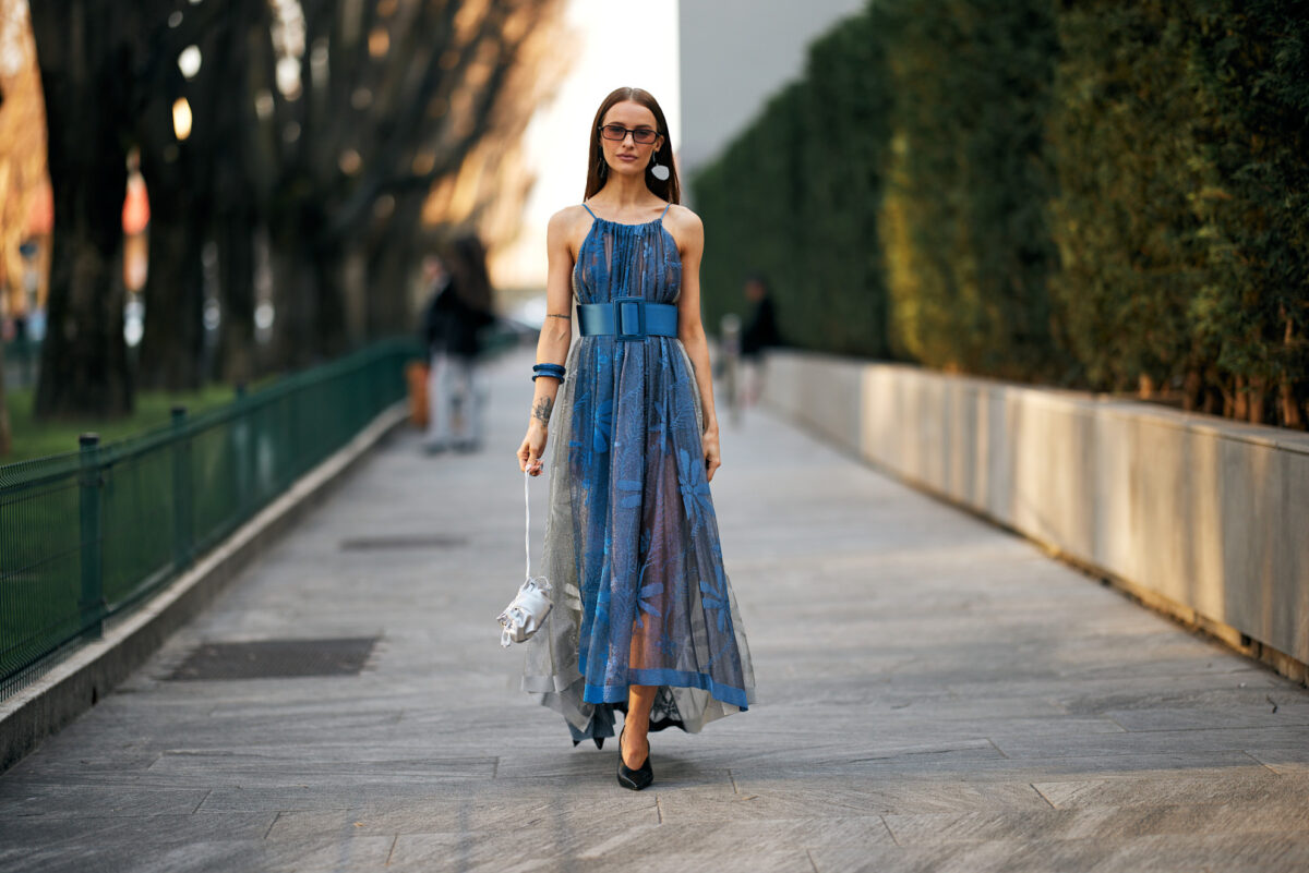 Φόρεμα & heels: 5 street style looks με statement χαρακτήρα που θα κλέψουν τις εντυπώσεις