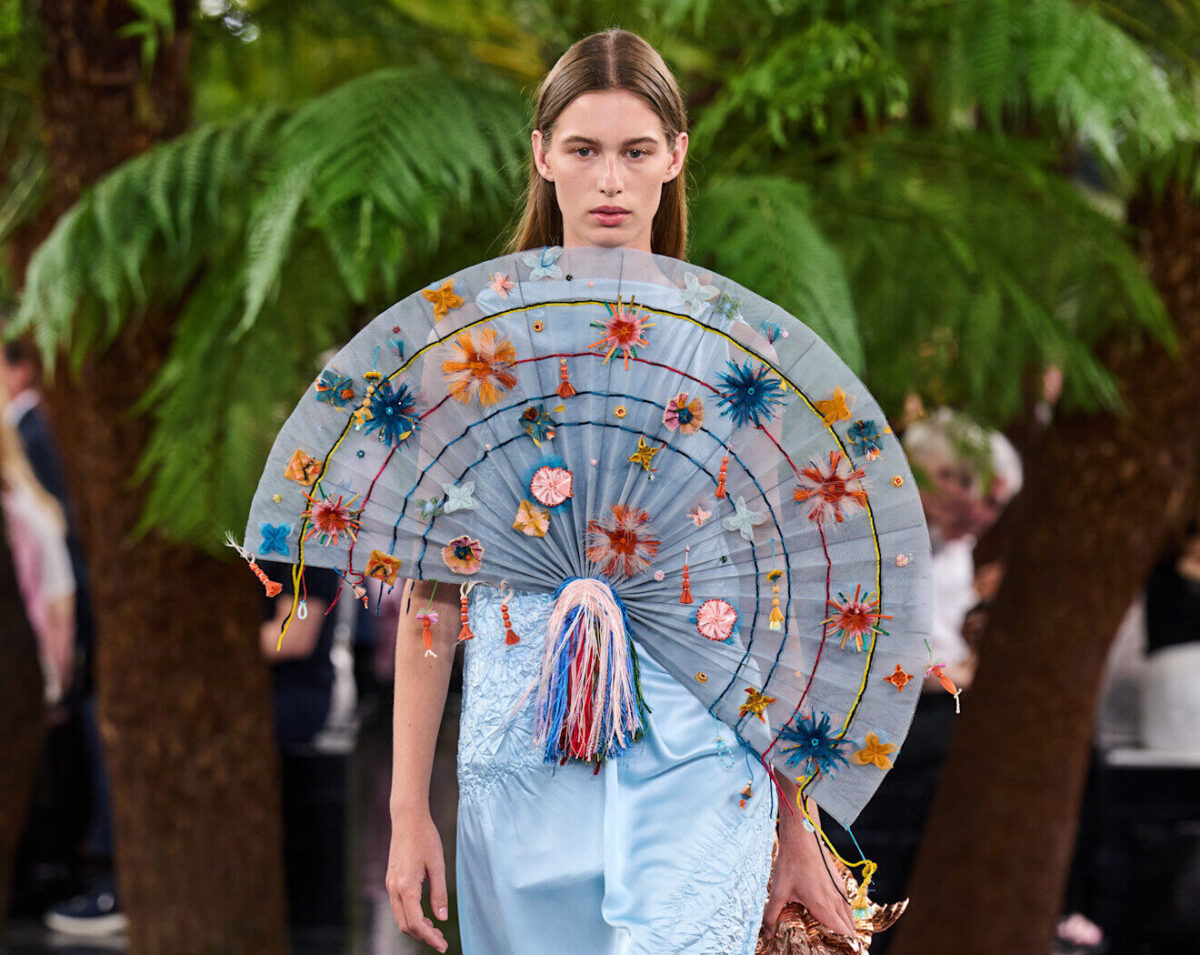 Dior Fall/Winter 2026: Το show υψηλής ραπτικής που ένωσε την ινδική παράδοση με τη γλυπτική τέχνη