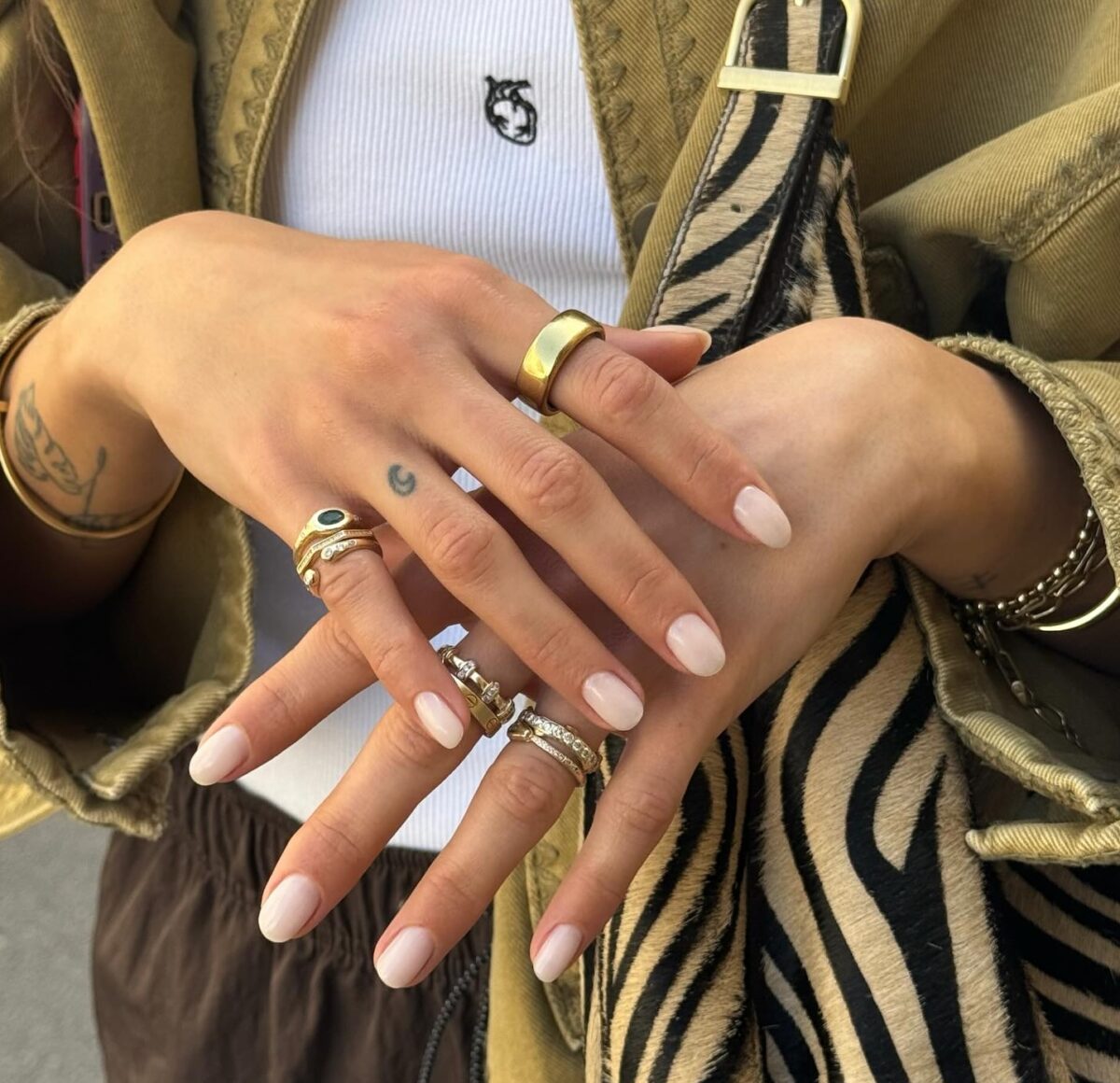 Coconut latte nails: Η πιο πολυτελής εκδοχή του λευκού μανικιούρ για το καλοκαίρι