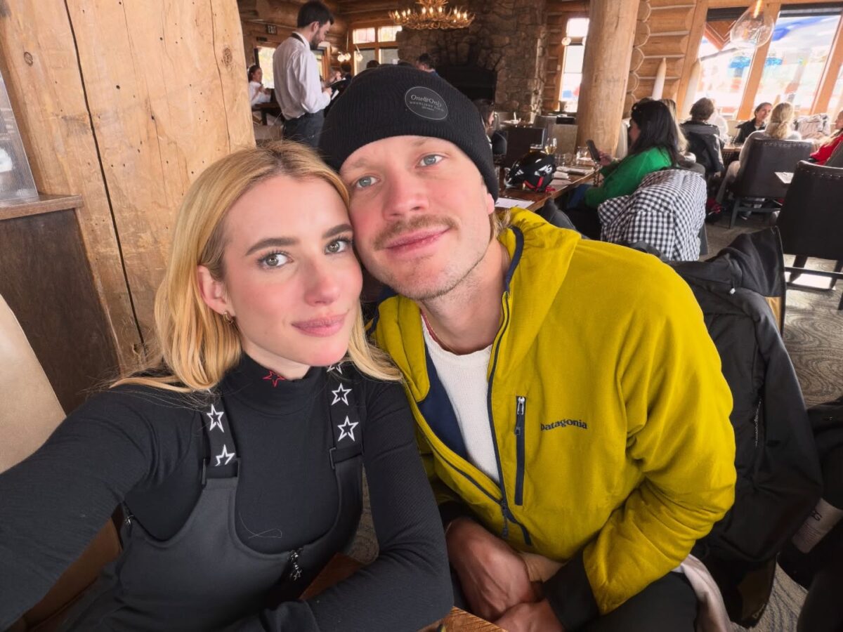 Η Emma Roberts παντρεύτηκε τον Cody John: Ο παραμυθένιος γάμος, το εντυπωσιακό νυφικό & η τρυφερή στιγμή με τον γιο της