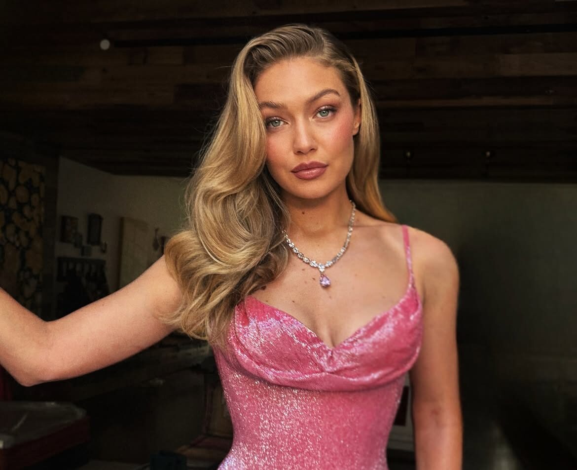 Γάμος Taylor Swift & Travis Kelce: 4 extravagant looks που ξεχωρίσαμε στις καλεσμένες